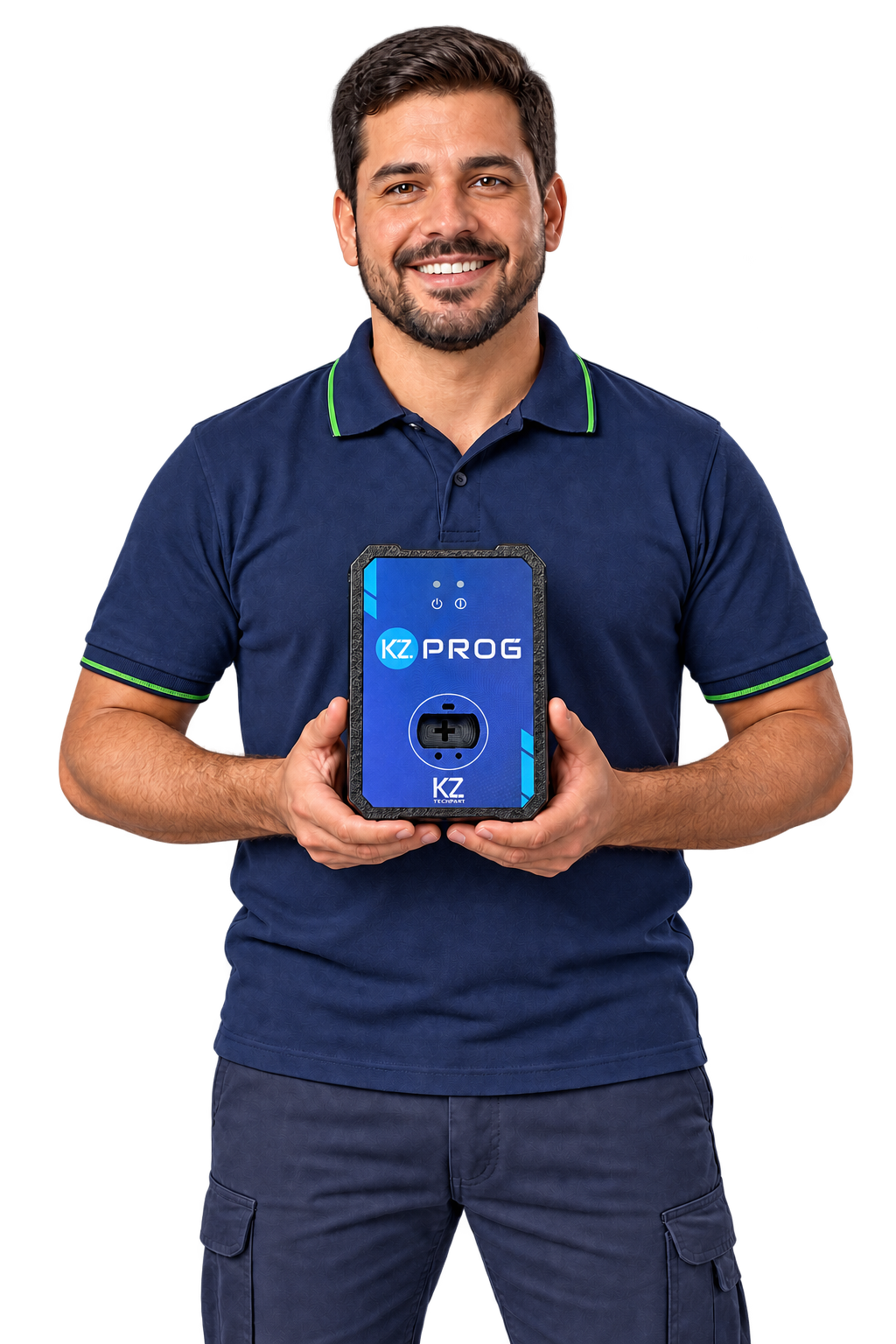 Reparador automotivo segurando a ferramenta KZ PROG